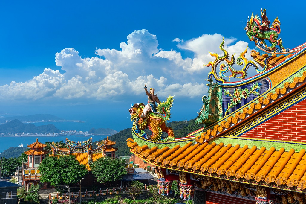 roof-of-temple-in-jiufen-old-street-taiwan.jpg