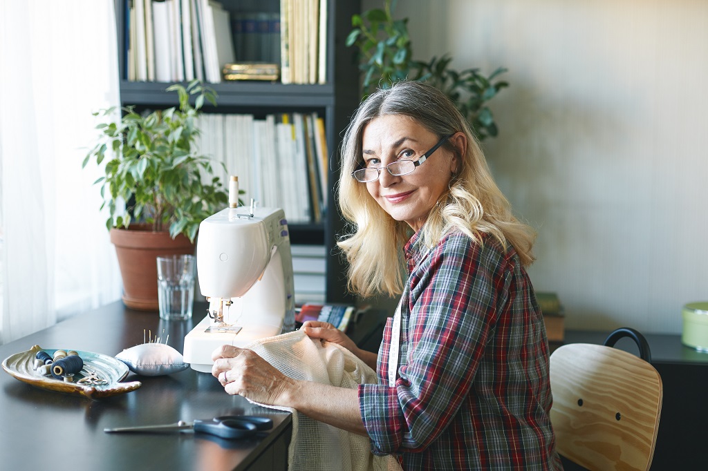 expressive-middle-aged-woman-posing.jpg